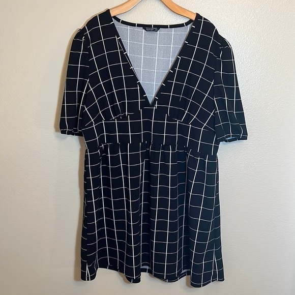 Shein Curve Plus Size Mini Short Sleeve Dress - Picture 1 of 13